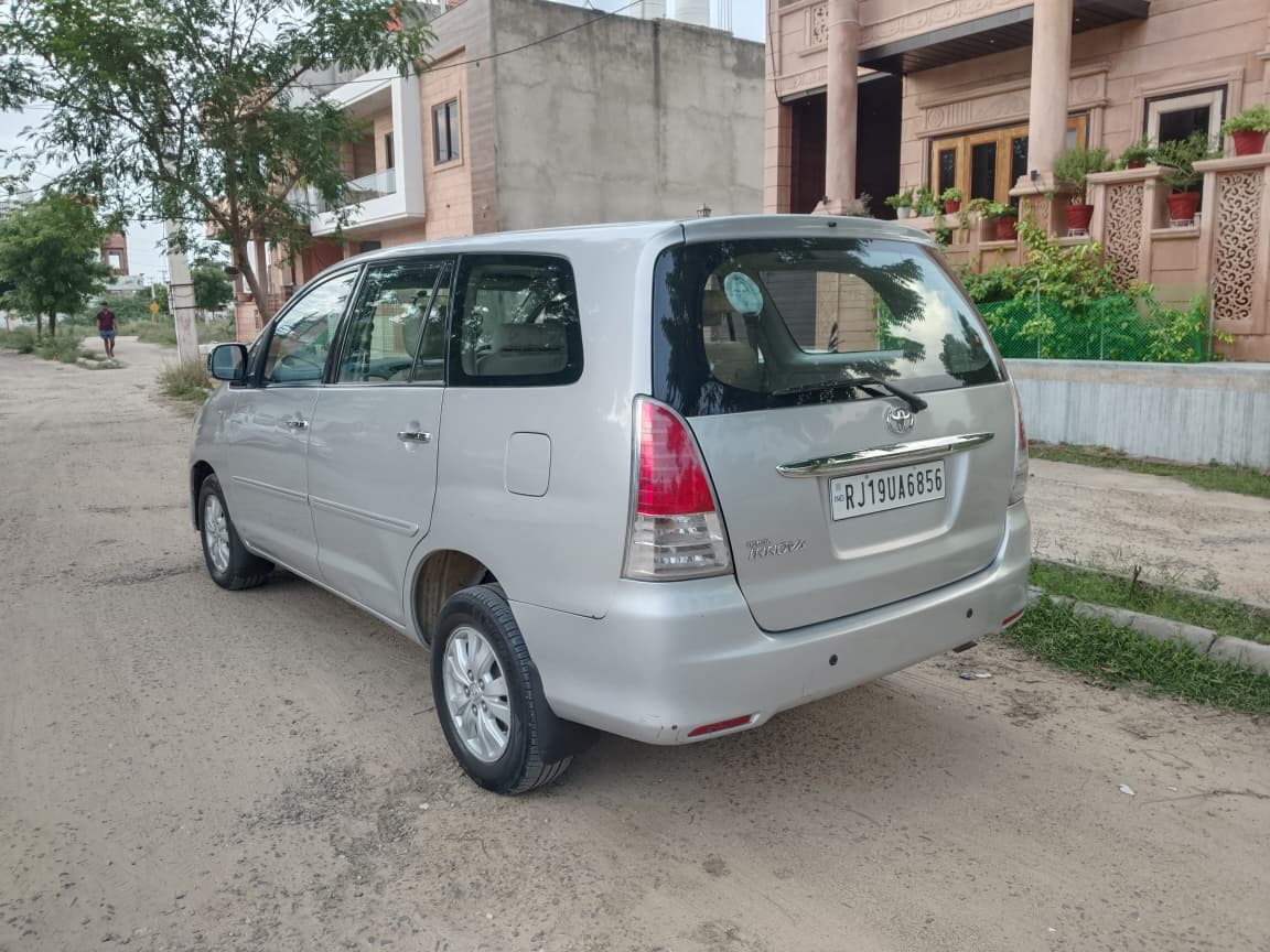 Toyota Innova(2009-2012) 2.5 V 7 Str